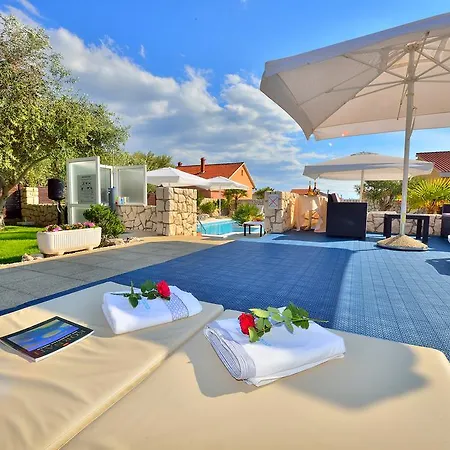 Villa Dalmatina Zadar Mit Pool Exterior photo